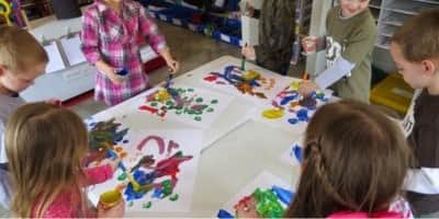 Atelier collectif d’art-thérapie évolutive pour enfants et adultes en Charente – expression créative et développement personnel grâce au pastel sec et à la créativité